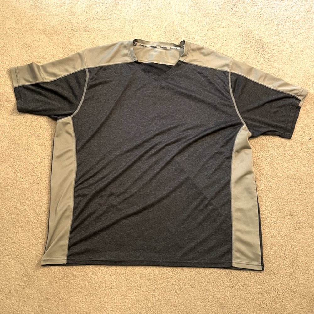 EUC Reebok two-tone gray and blue/gray tee, Mens XXXL